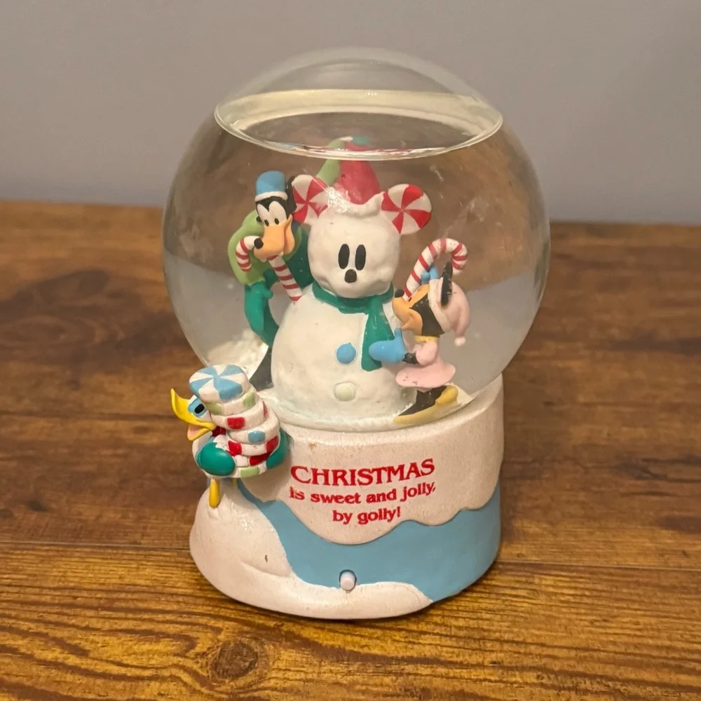 Disney Hallmark Musical‎ Snow Globe Christmas Candy Goofy Minnie Donald Mickey